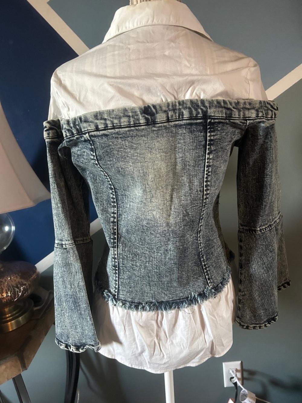 Off-Shoulder Acid-Wash Denim Jacket with White Shirt Layer - Picture 3 of 6